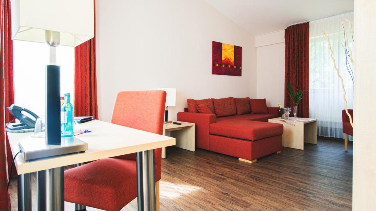 פרידריכסדורף Taunustagungshotel מראה חיצוני תמונה