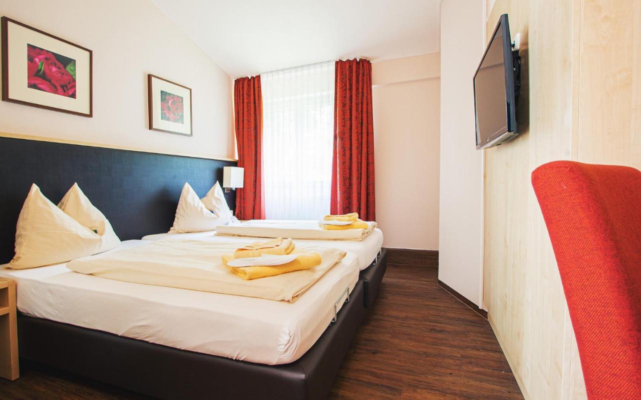 פרידריכסדורף Taunustagungshotel מראה חיצוני תמונה