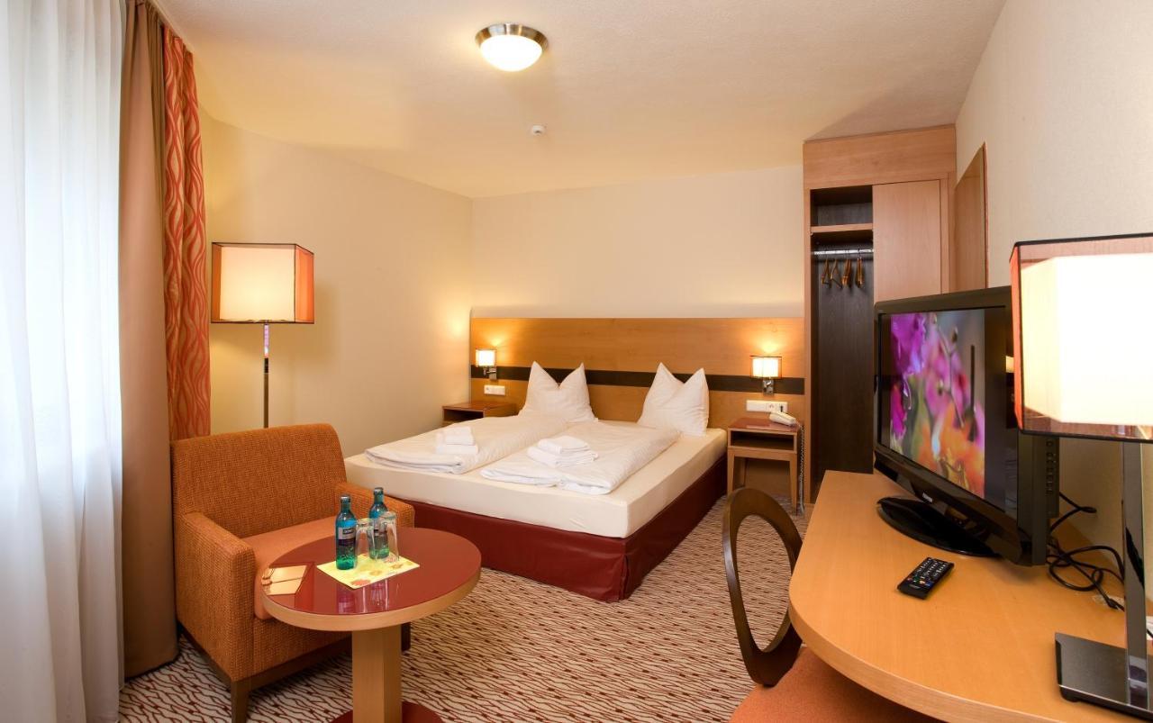 פרידריכסדורף Taunustagungshotel מראה חיצוני תמונה