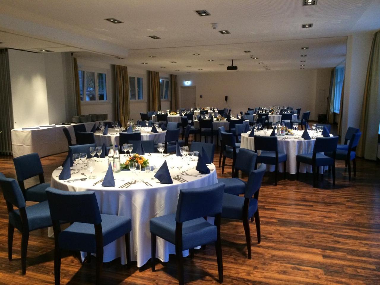 פרידריכסדורף Taunustagungshotel מראה חיצוני תמונה