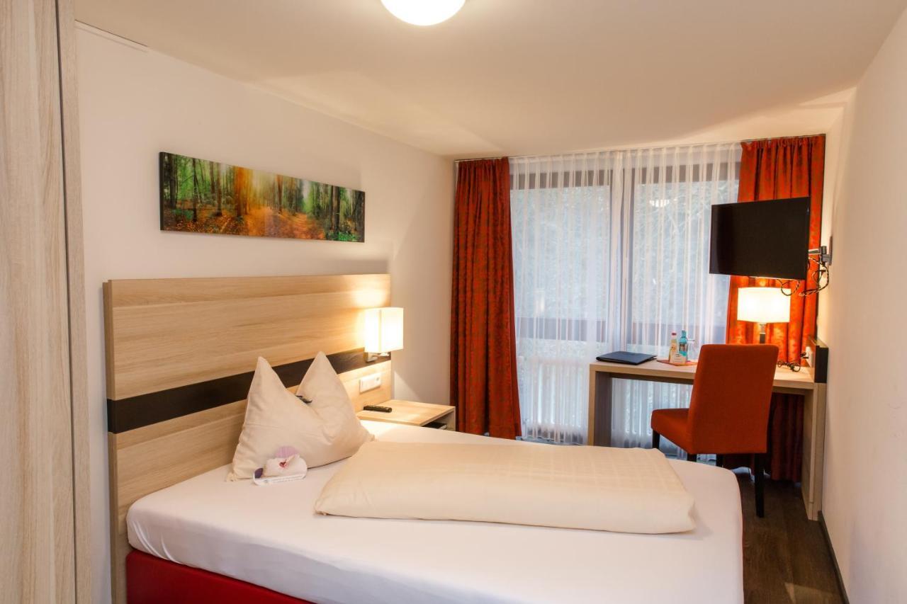 פרידריכסדורף Taunustagungshotel מראה חיצוני תמונה