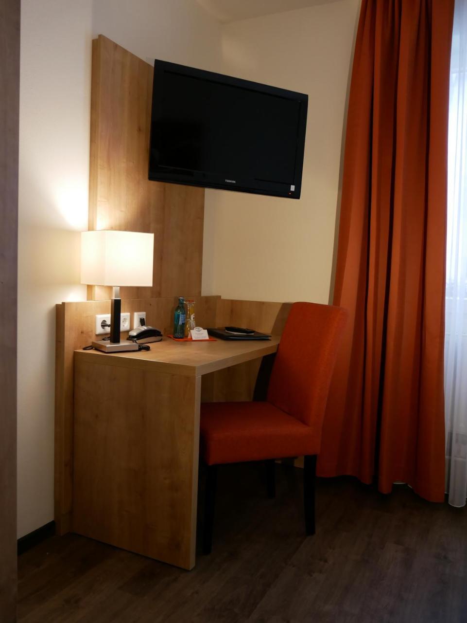 פרידריכסדורף Taunustagungshotel מראה חיצוני תמונה