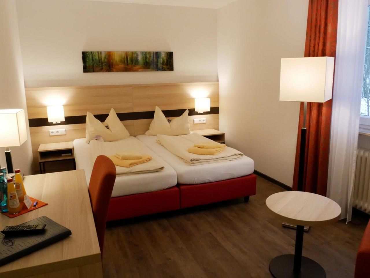 פרידריכסדורף Taunustagungshotel מראה חיצוני תמונה